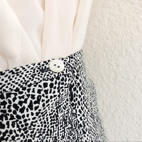 Black and White Snakeskin Print Skirt - Picture 3 of 3